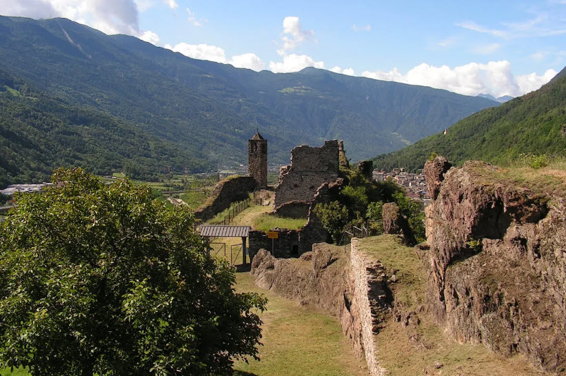 Castello Nuovo o Visconteo (XIV Secolo), Italy